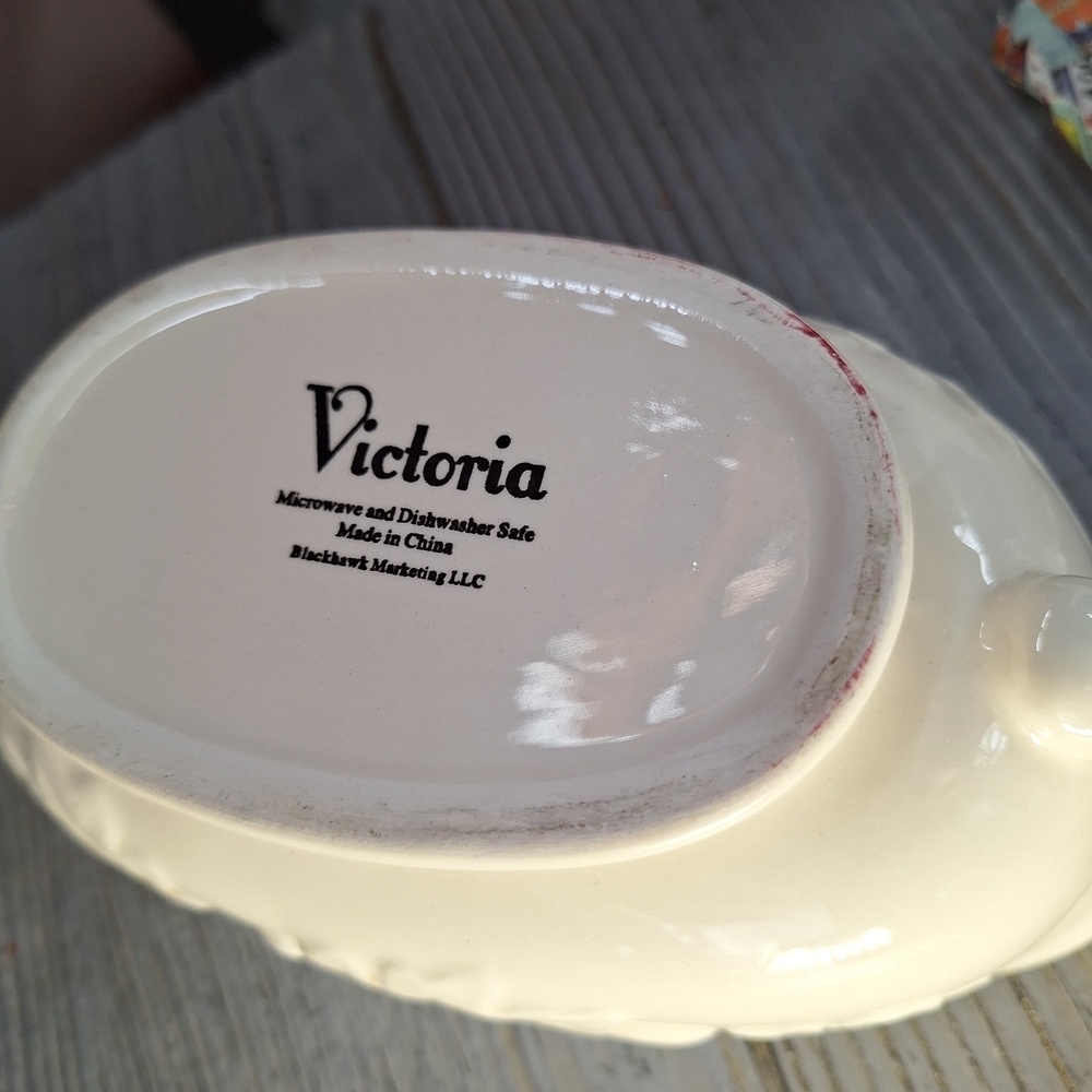 Vintage Collectible Victoria Pottery Gravy Boat Embossed Oak Leaf & Acorn Design - Picture 9 of 9